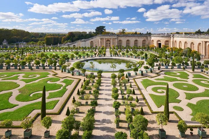 Versailles Palace: Official Entry & Gardens Access