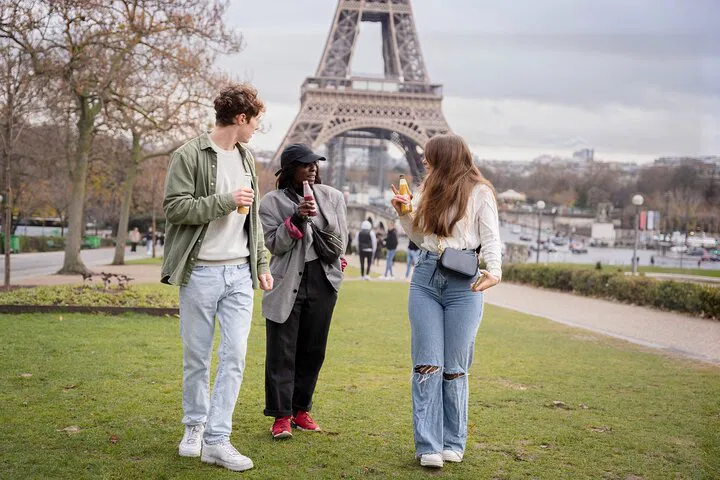 Eiffel Tower Lunch & Summit: Private Tour + Seine Cruise!