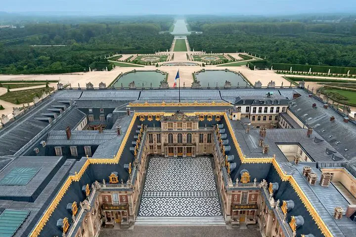 Versailles Tour: Market, Palace & Marie Antoinette's Hideaway