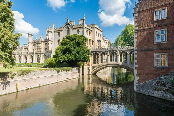 Stress-Free Airport Transfers: Heathrow to Cambridge in Style