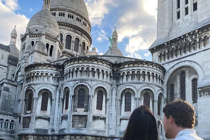 Montmartre Fun: Escape Game & Guided Tour