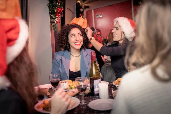 Thames Christmas Dinner Cruise: A Festive London Night!