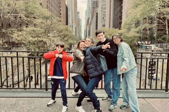 Unleash Your Inner Hero: A French-Guided Super Tour of NYC!
