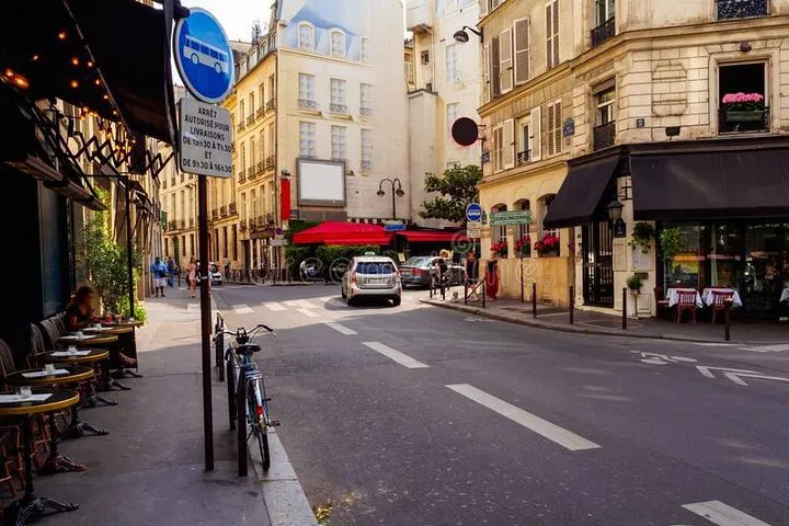 Uncover the Bohemian Secrets: A Private Walking Tour of Montmartre, Paris