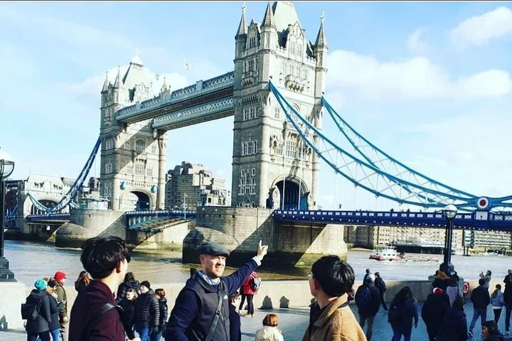London Black Cab Tour: See Iconic Landmarks Privately!