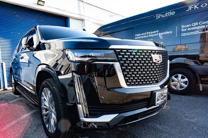 Luxury NYC Arrival: Stress-Free Airport Transfers in Style
