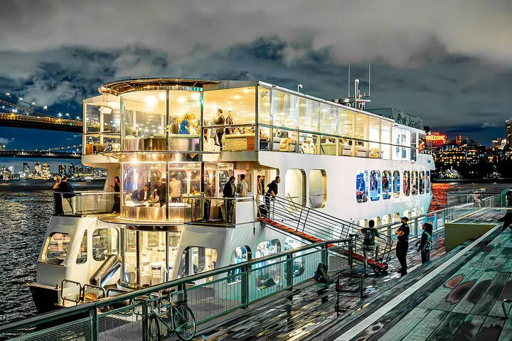 NYC Valentine's Dinner Cruise: Skyline Views & Romance