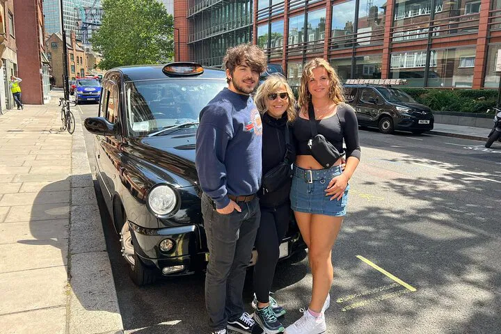Uncover London's Essence: A Black Cab 8-Hour Private Tour