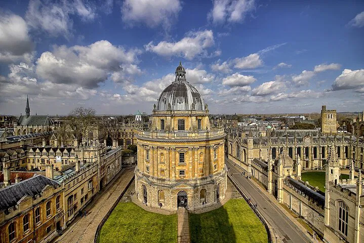 Timeless Tales: Oxford, Cotswolds & Warwick Castle Private Tour