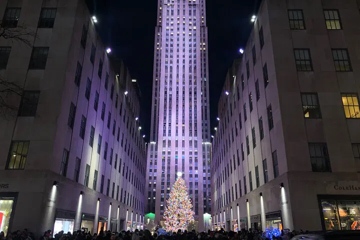 Enchanting Midtown Manhattan Holiday Lights & Art Walk