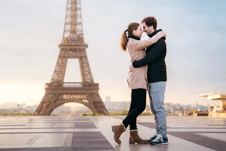 Eiffel Tower Photoshoot: Capture Your Parisian Love!