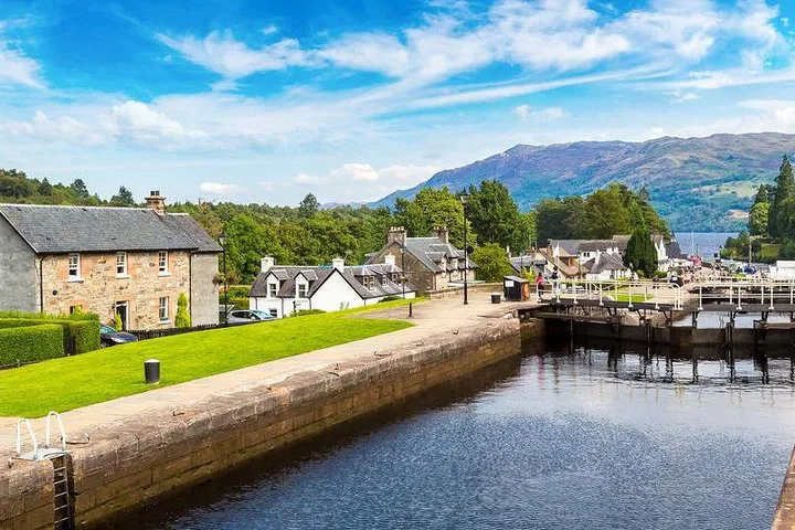 Discover Glasgow's History in Style: A Luxurious City Tour