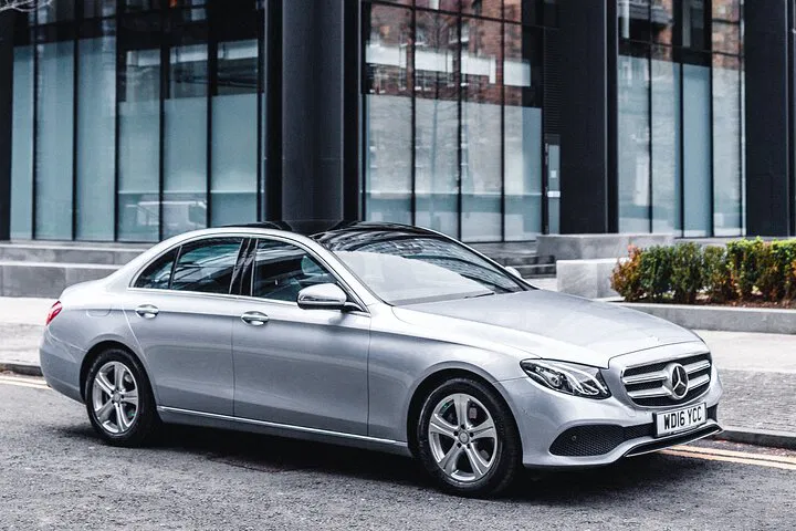 Luxury Transfer: Stirling to Glasgow in Style