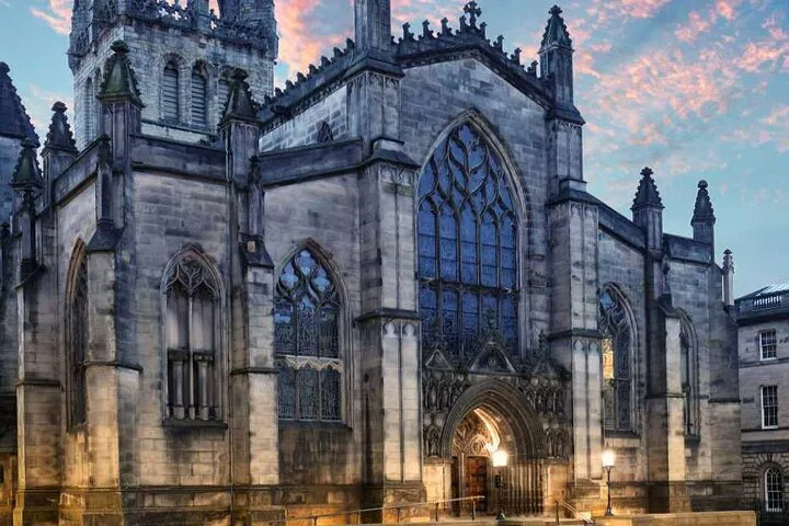 Royal Mile's Secrets: Unlock Edinburgh's History with a Self-Guided Audio Adventure!