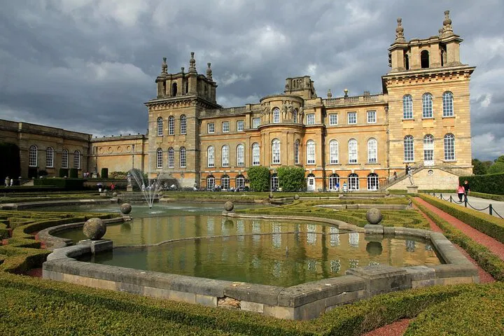 Oxford & Blenheim Palace: A Luxurious Chauffeur-Driven History Tour