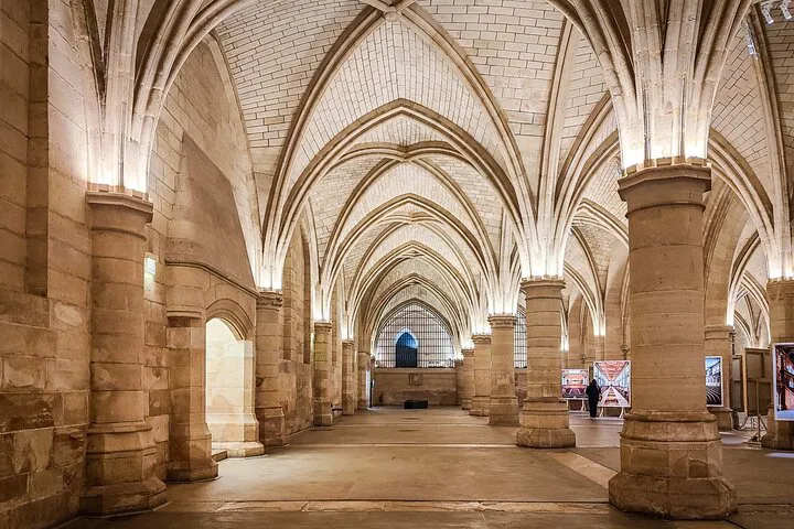 Unveiling Parisian Gothic Splendor: A Private Tour of Sainte Chapelle & Conciergerie
