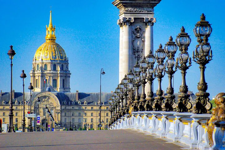 Paris VIP Tour: Unveiling Iconic Sights & Luxury Shopping