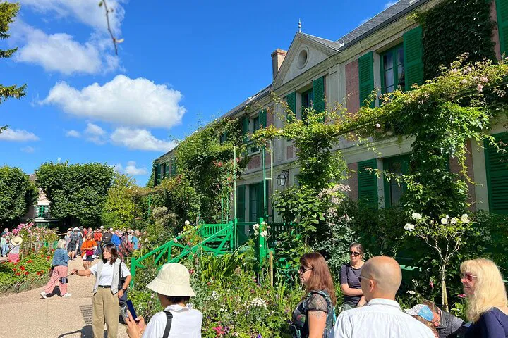 Monet & Van Gogh Private Tour: Giverny & Auvers from Paris