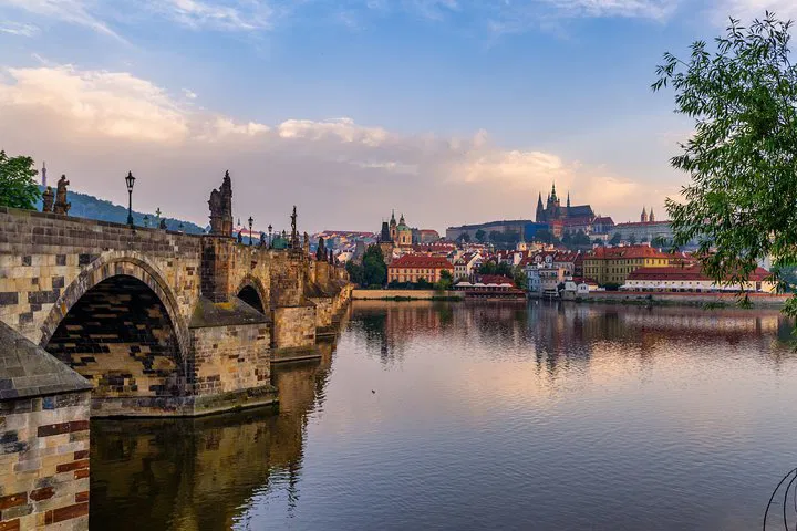 Seamless Berlin to Prague Transfer: Sightseeing & Comfort Combined!