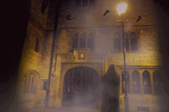 Visit London Haunted: Uncover Macabre History on a Thrilling French Tour