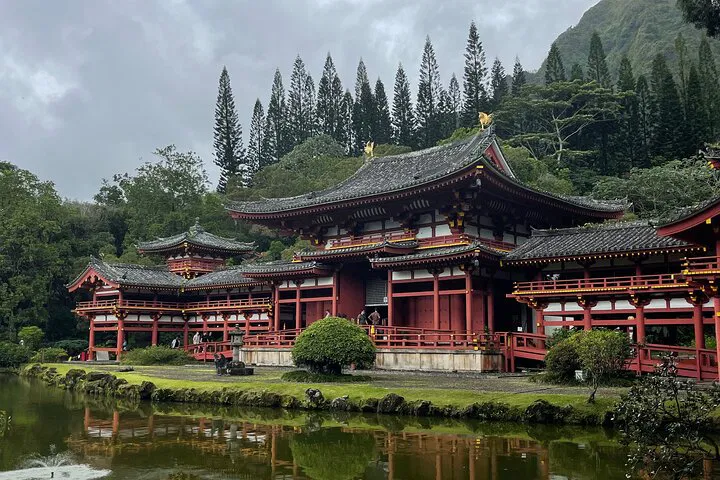 East Oahu Private Tour: Temple, Beaches & Lookouts