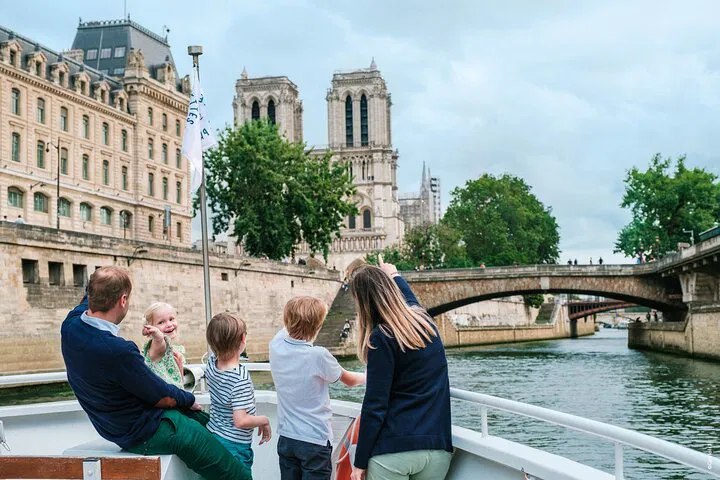 Seine River Family Cruise: Riddles, History & Captain's Diploma!