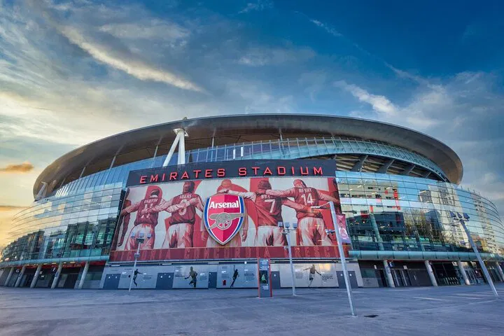 Arsenal Emirates Experience: Club Level Tickets & Tour