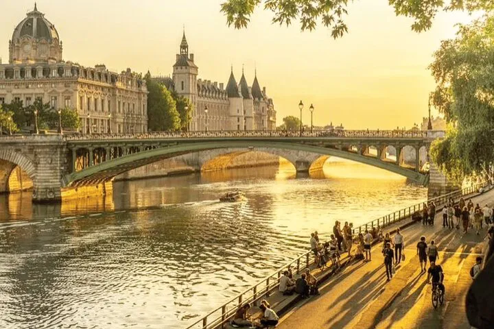 Paris Sights & Scents: A Perfume & City Tour Delight!