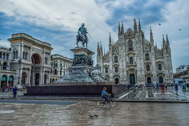 Nice to Milan Private Transfer: Genoa Stopover for History Buffs