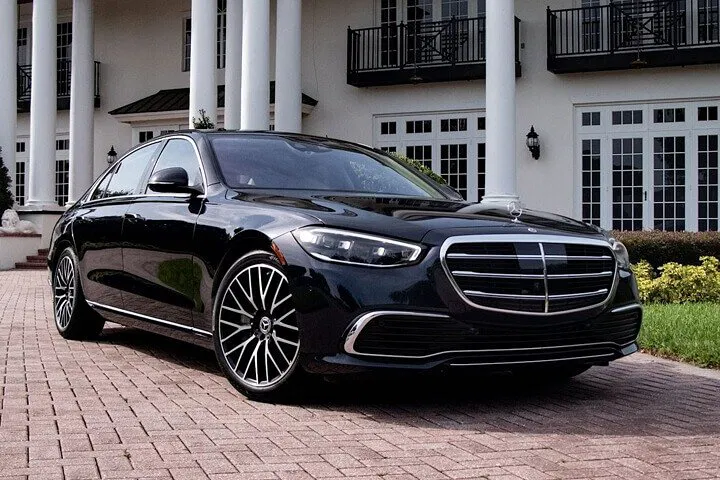 Stress-Free Glasgow Airport Arrival: Luxury Sedan Transfer