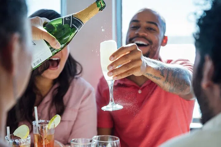 Baltimore Bottomless Mimosa Brunch: A Scenic Waterfront Celebration!