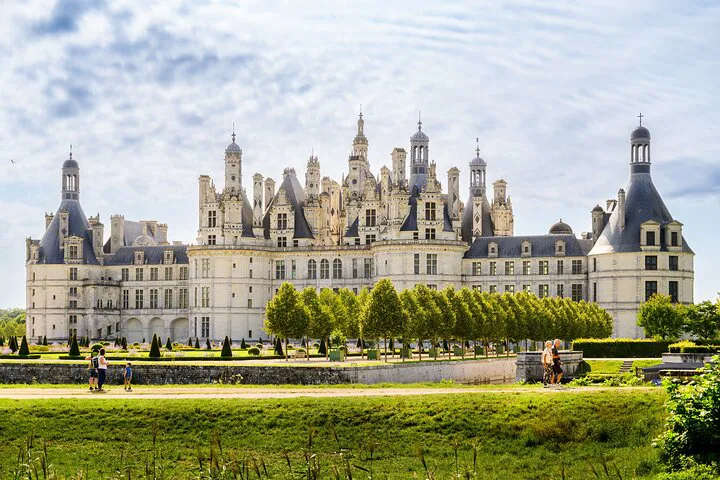 Loire Valley's Chambord Castle Day Trip from Paris