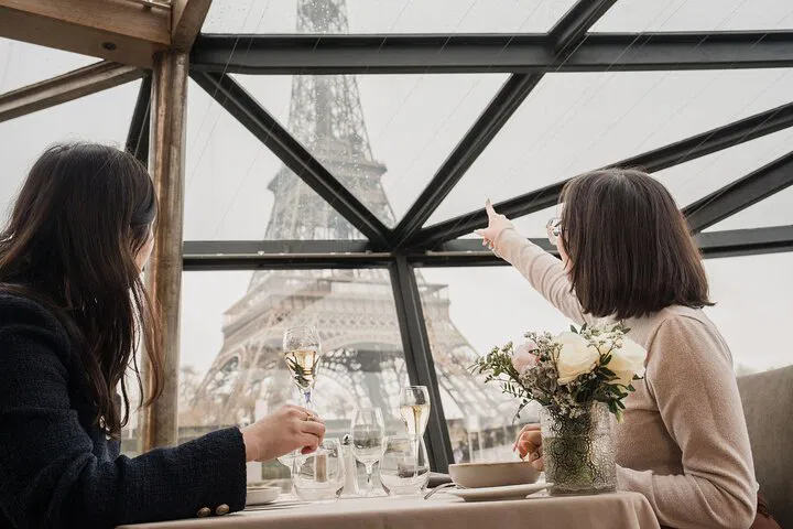 Paris Seine Lunch Cruise: Dine in Style on the River of Lights!