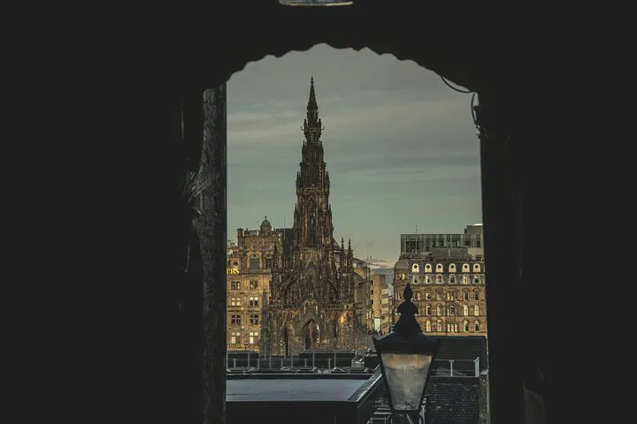 Edinburgh's Royal Journey: A Full-Day Historical Immersion