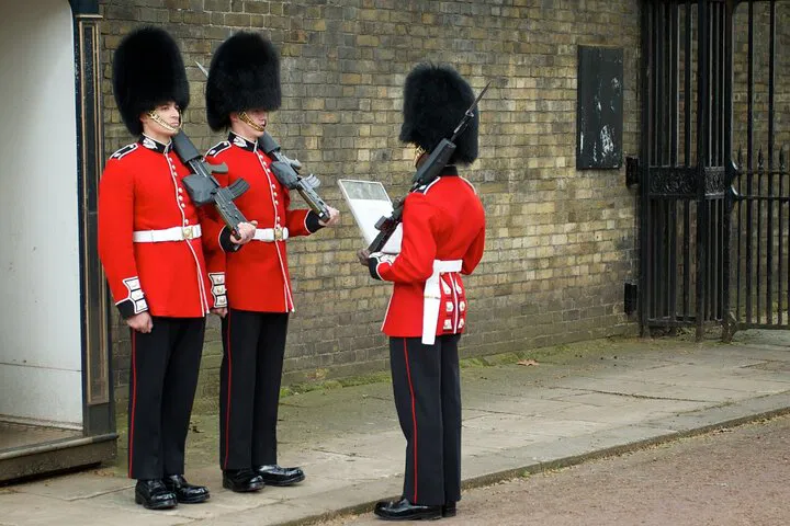 Royal Grandeur: Westminster & Windsor Tour with Changing of the Guard
