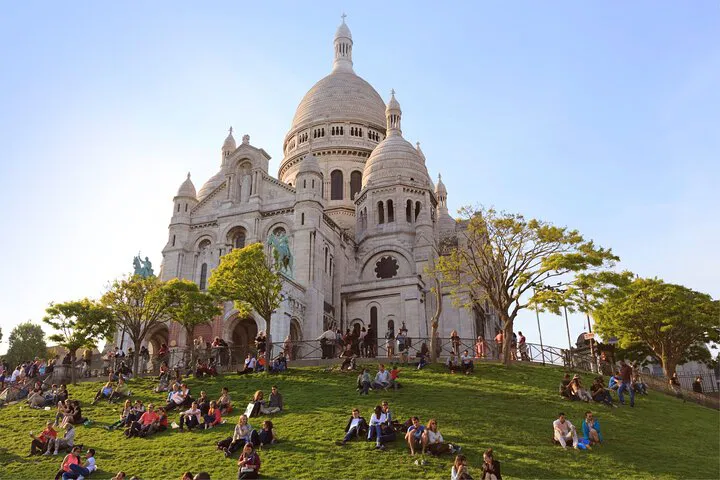 Montmartre: Unveiling Paris's Bohemian Heartbeat