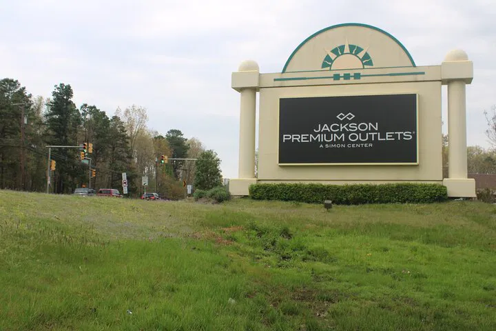 Luxury Outlet Trip: Philadelphia to Jackson Premium Outlets