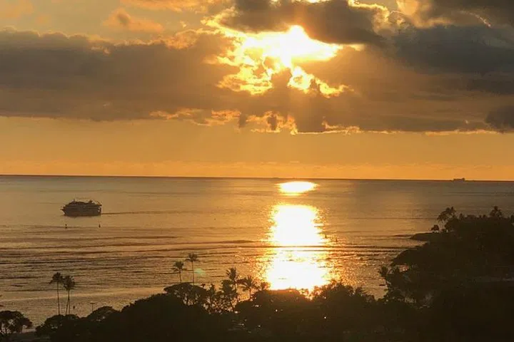 Oahu's Grand Circle: A Luxurious Half-Day Island Escape