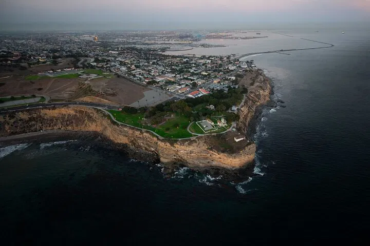 Discover Coastal Grandeur: A Private Helicopter Tour of Los Angeles & Long Beach
