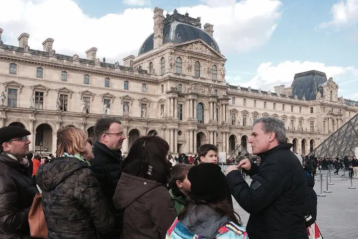 Uncover Paris' Hidden Gems: A 3-Hour Historical Walking Adventure