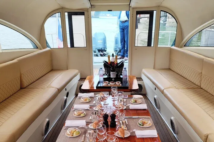 Seine Cocktail Cruise: Mixology Class in Paris!