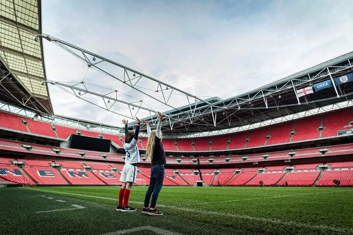 Wembley Stadium Tour: Walk with Legends!