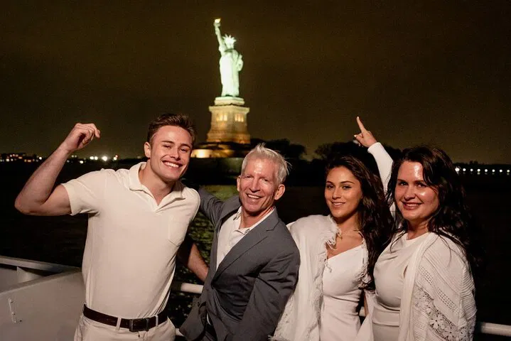 NYC Skyline Dinner Cruise: Breathtaking Views & Buffet