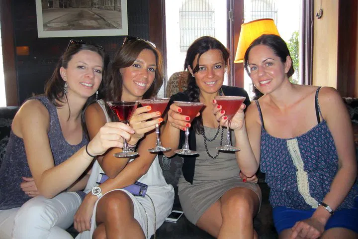 Cosmopolitans & Catwalks: Your 'Sex and the City' Hotspots Tour!