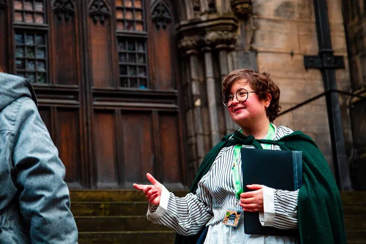 Edinburgh Old Town: History & Mystery Private French Tour