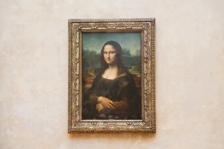 Art & Wine: Louvre Masterpieces & Parisian Wine Tasting