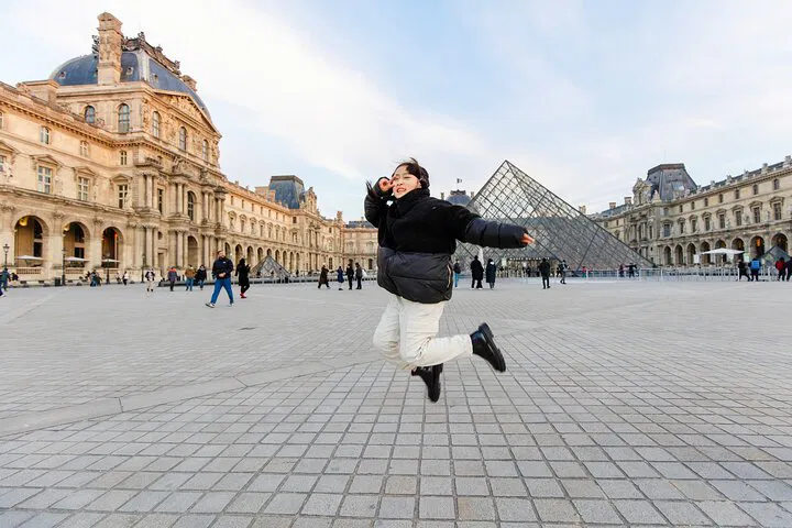 Louvre Photoshoot: Quick & Chic, Capture Paris!
