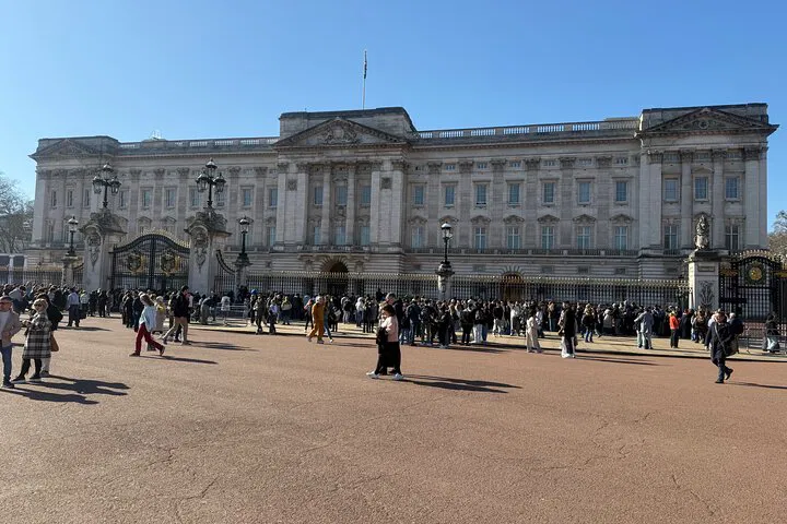 Royal London: See 'The Crown' Filming Locations!