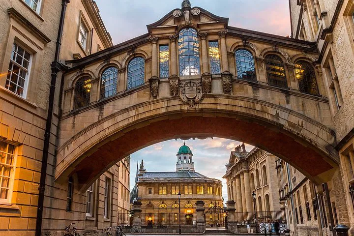 Luxury Private Transfer: London to Oxford City