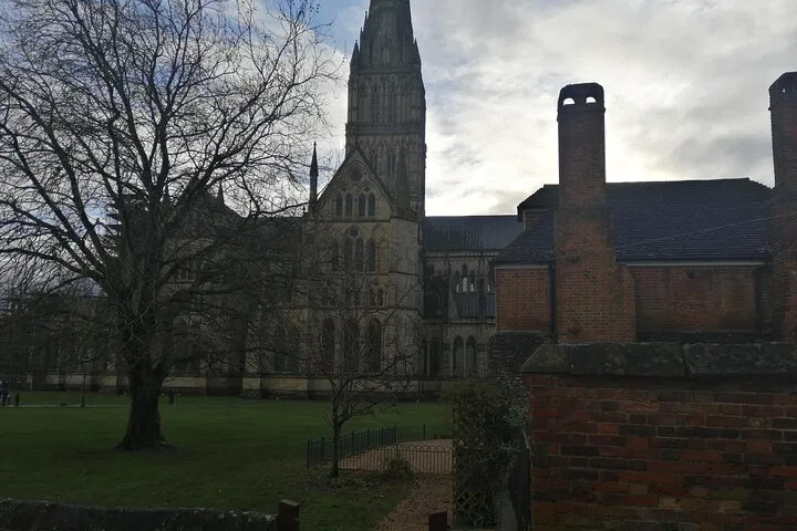 Stonehenge & Salisbury Shuttle: Heathrow Layover Adventure